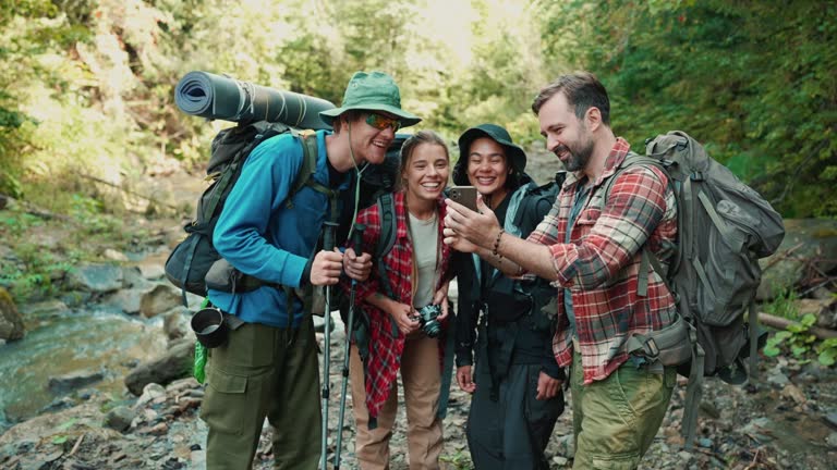 Equipo de exploradores Kairos en la montaña