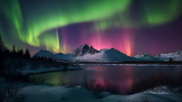 Auroras boreales reflejadas en el mar