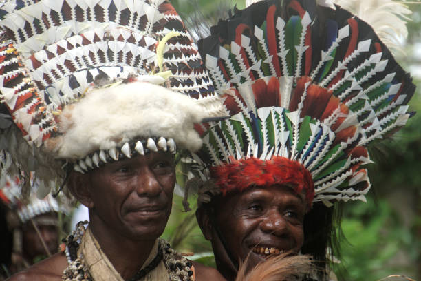 Tribu Korowai en ceremonia tradicional