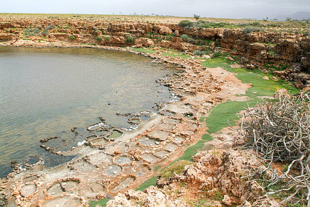 Laguna cristalina en la isla de Socotra